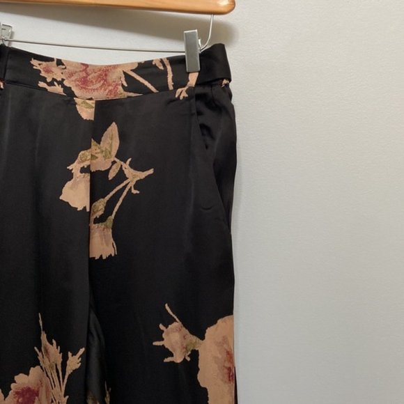 ❗️SOLD❗️Aritzia Wilfred Black Floral Satin Ankle Faun Pants Size M - Picture 4 of 10